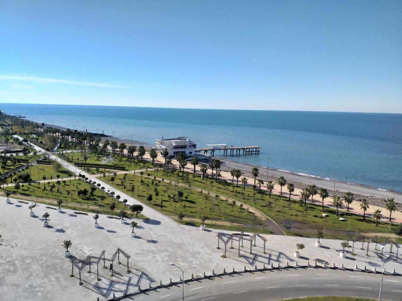 Batumi Beach Tower Aparthotel Exterior photo