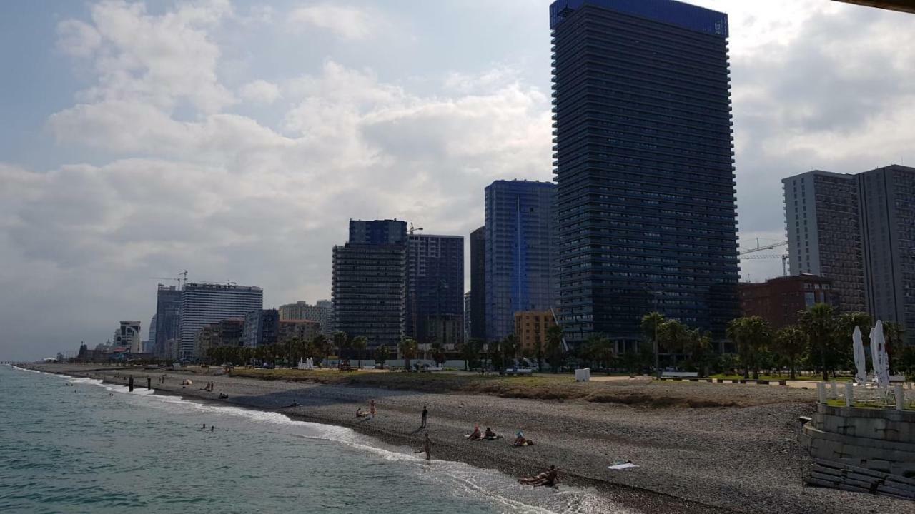 Batumi Beach Tower Aparthotel Exterior photo