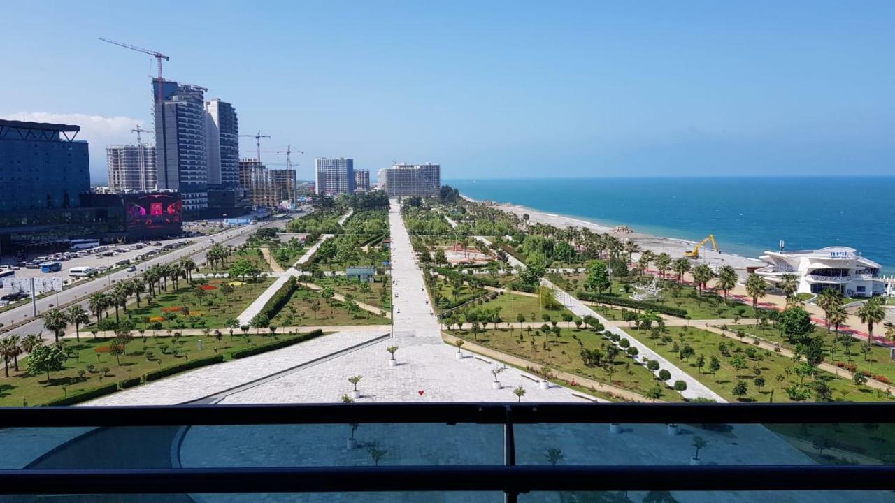 Batumi Beach Tower Aparthotel Exterior photo